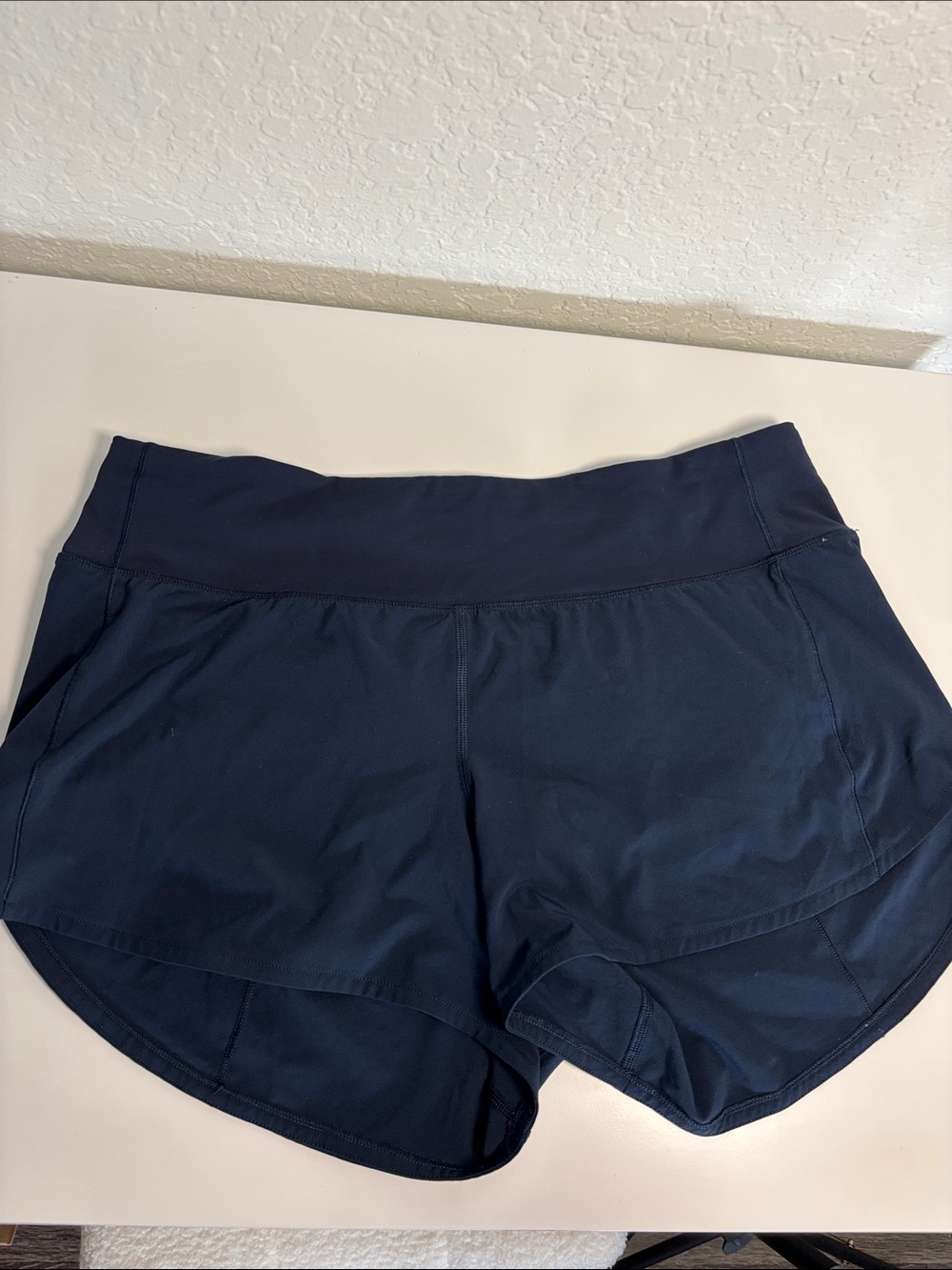 Lululemon True Navy Speed Up Mid-rise shorts 4” size 10 excellent condition